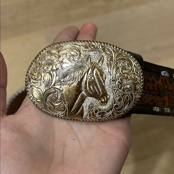 Intricate leather belt - Picture 3 of 8